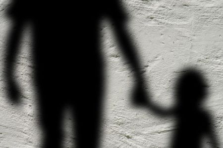 Τρίκαλα – «Με πείραξε ο μπαμπάς»: Σοκαριστικά στοιχεία για τον αστυνομικό που κατηγορείται για ασέλγεια