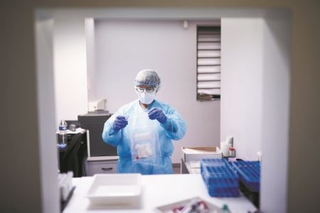 Κορωνοϊός – Πώς η νυχτερινή υποξαιμία σχετίζεται με τον αυξημένο κίνδυνο νοσηλείας και θνητότητας