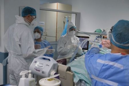 SOS από Καπραβέλο «Γέμισαν οι νεκροθάλαμοι του νοσοκομείου» – Πάμε για 2.500 θανάτους μέσα στο Νοέμβρη