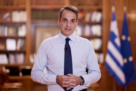 Mitsotakis announces partial lockdown on unvaccinated citizens, tougher enforcement in ‘pandemic of the unvaccinated’