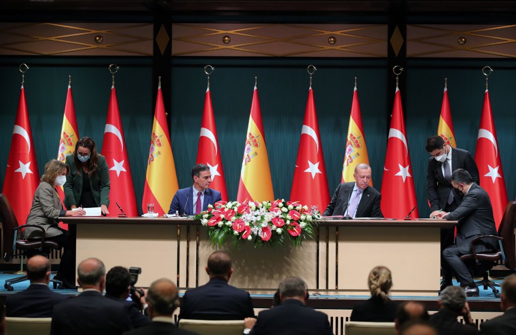 Greece accuses Sanchez of ignoring EU decisions after he agrees with Erdogan on closer defence ties, sale of aircraft carrier