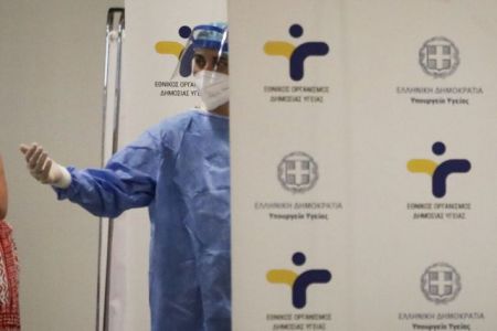 ΕΟΔΥ – Αλλαγές στις ημερήσιες εκθέσεις – Σταθεροποίηση των κρουσμάτων τις τελευταίες μέρες