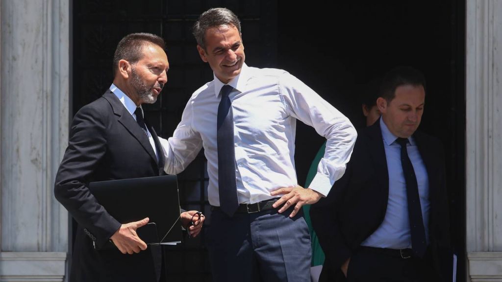 Ο Μητσοτάκης, ο Στουρνάρας, το λαβράκι και εκλογές