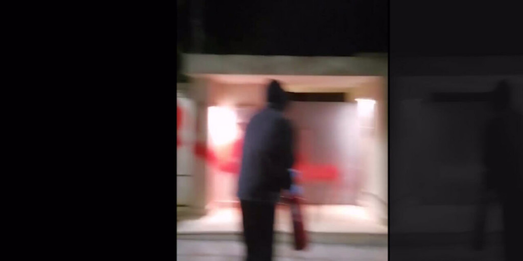 Ρουβίκωνας – Πέταξε μπογιές στο σπίτι του Γεραπετρίτη