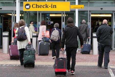 Γερμανία – Σε καραντίνα οι ανεμβολίαστοι ταξιδιώτες από την Ελλάδα και άλλες τρεις χώρες