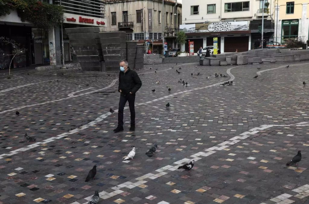 Κορωνοϊός: Οι αντικρουόμενες απόψεις και οι φόβοι για την εξέλιξη της πανδημίας