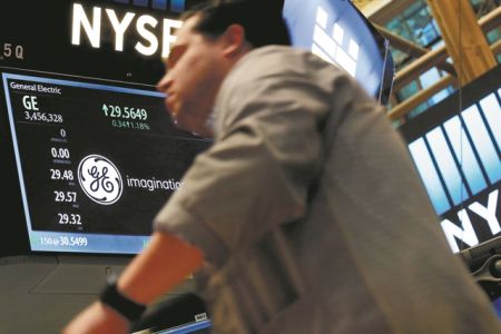 «Σπάει» στα τρία η General Electric