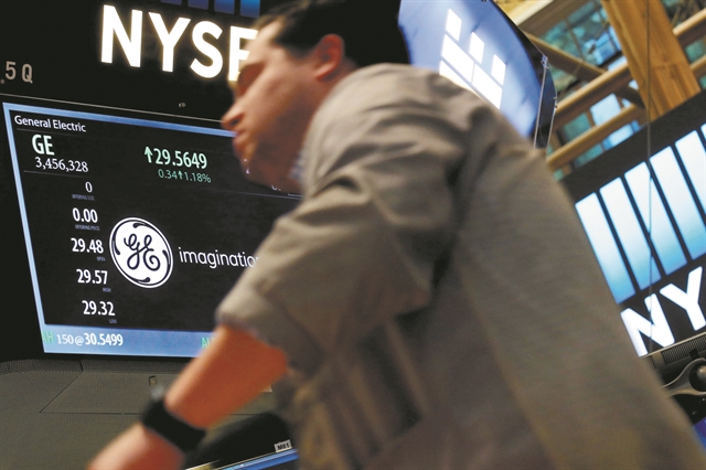 «Σπάει» στα τρία η General Electric