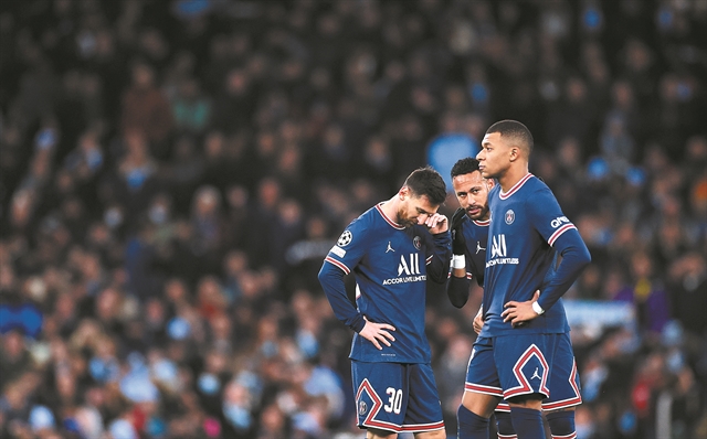 Αστέρια και ίντριγκεςστην Πόλητου Φωτός