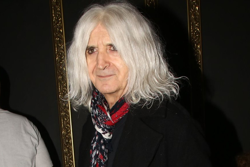 Νίκος Καρβέλας – Πατέρας για τρίτη φορά ο τραγουδιστής – Έγκυος η 31χρονη σύντροφός του, Ελενα Φερεντίνου