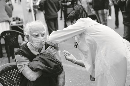 Γεωργαντάς – Αναγκαίος ο υποχρεωτικός εμβολιασμός για τους άνω των 60 – Μακάρι να μην δούμε κανένα πρόστιμο