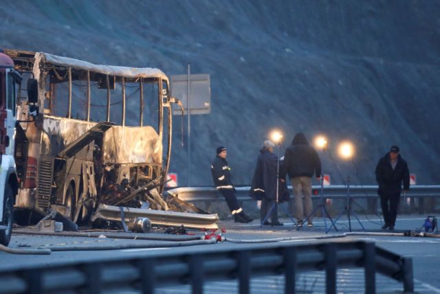 Βουλγαρία – Οι επιβάτες έσπαγαν τα τζάμια για να σωθούν – «Κοιμόμασταν και ξαφνικά ακούστηκε δυνατή έκρηξη» | tovima.gr