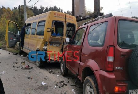 Τροχαίο στη Θεσσαλονίκη – Συγκρούστηκε τζιπ με σχολικό λεωφορείο