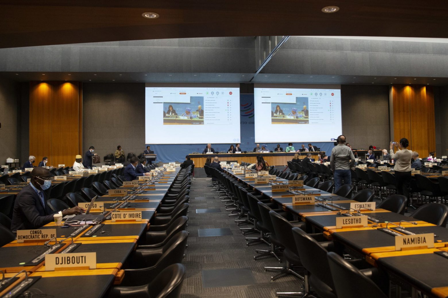 Ελβετία – Αναβάλλεται επ’ αόριστον η διάσκεψη του Παγκόσμιου Οργανισμού Εμπορίου λόγω της Όμικρον