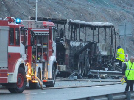 Βουλγαρία – Εντοπίστηκε ακόμα ένα πτώμα μέσα στο απανθρακωμένο λεωφορείο