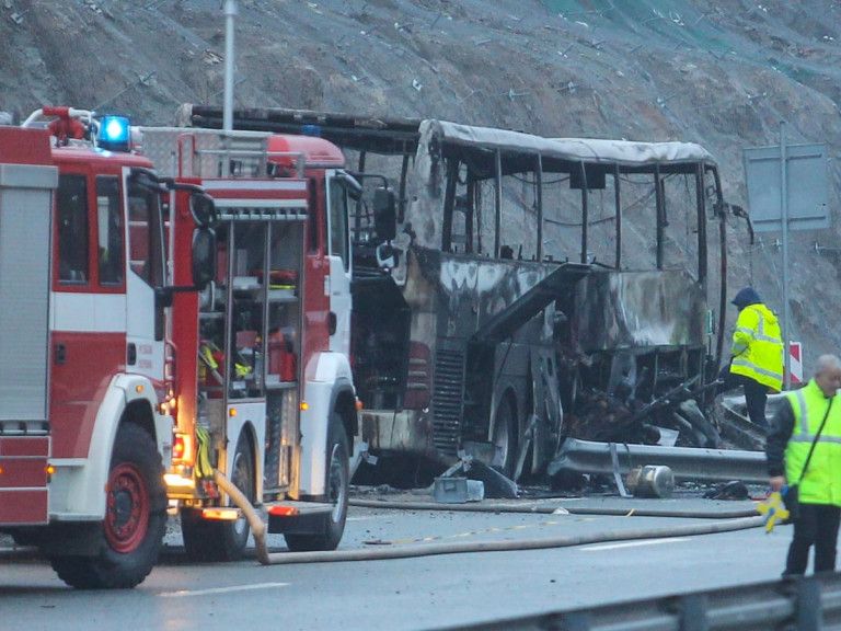 Βουλγαρία – Εντοπίστηκε ακόμα ένα πτώμα μέσα στο απανθρακωμένο λεωφορείο | tovima.gr