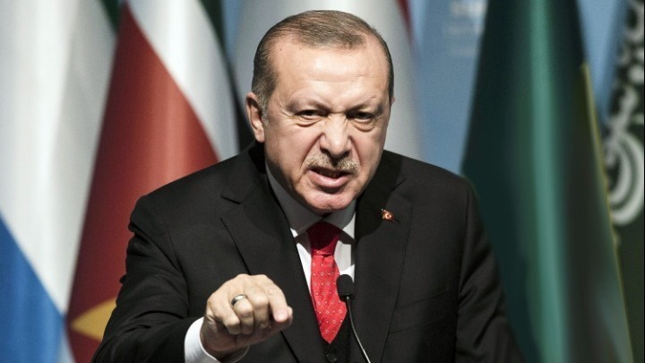 Ερντογάν – Βλέπει «βαρόνους του χρήματος» πίσω από την πτώση της λίρας
