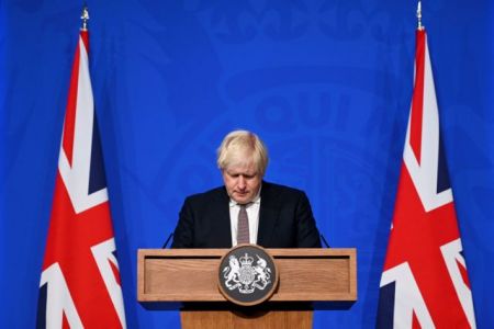 Βρετανία – Νέα μέτρα ανακοινώνει ο Τζόνσον μετά τον εντοπισμό δύο κρουσμάτων Όμικρον