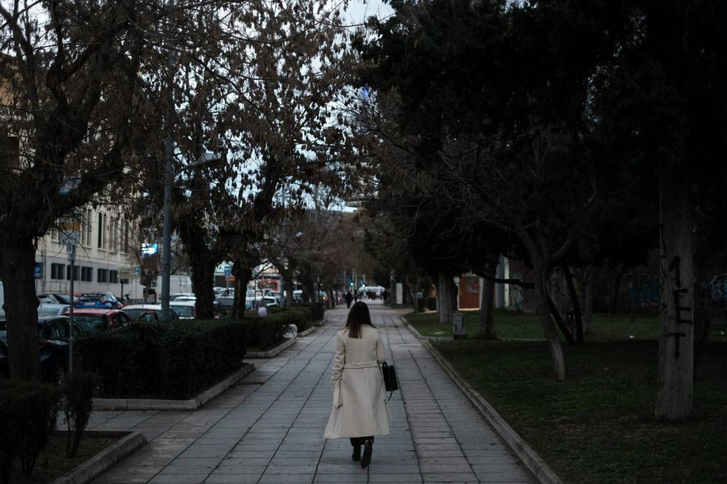 Γόρδιοι δεσμοί πανδημία και ακρίβεια – Εγκλωβισμένο στο καλό σενάριο το Μαξίμου ξορκίζει ακόμα το lockdown