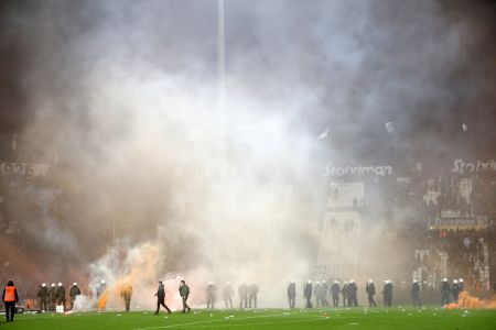 Η στιγμή της εισβολής στην Τούμπα, μέσα από τη Θύρα 4 – Σοκαριστικό βίντεο