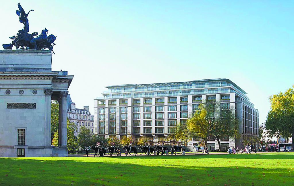 Ginger bread, members clubs και… Mykonos