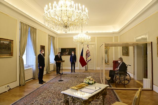 Τσεχία – Ο πρόεδρος Ζέμαν διόρισε πρωθυπουργό τον Πετρ Φιάλα