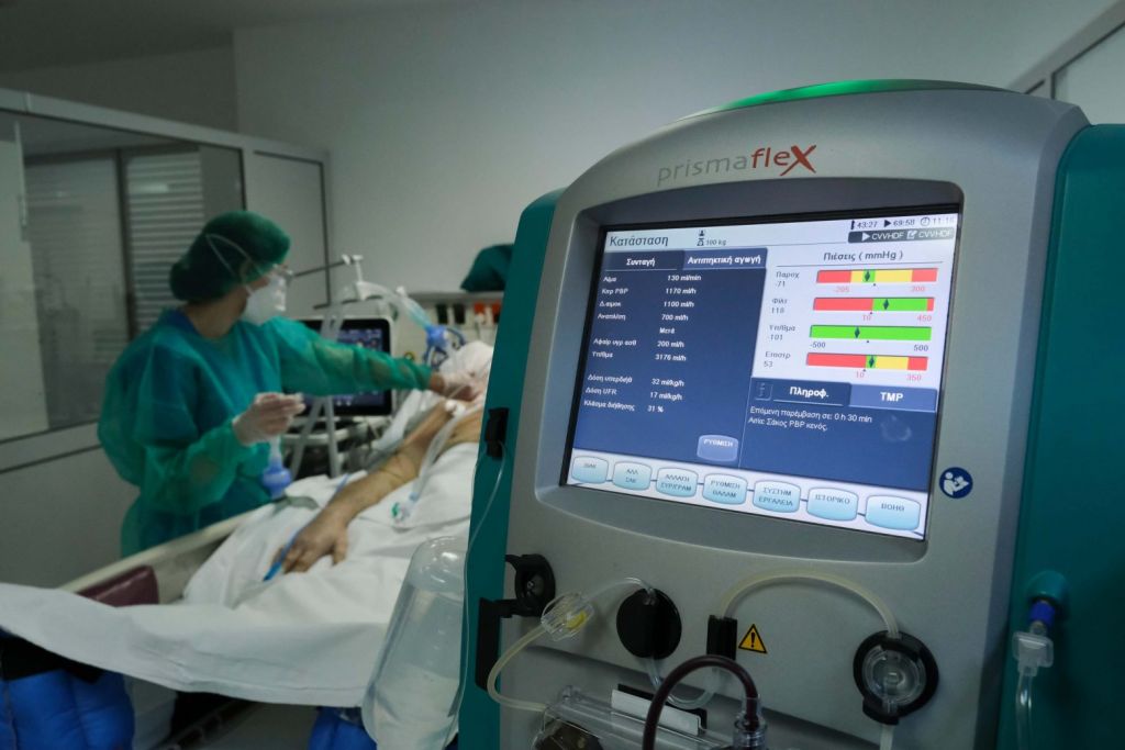 Παρασκευής – «Είμαστε επιφυλακτικοί σε ότι αφορά τη σοβαρότητα της νόσου από την Όμικρον»