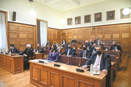 Εξεταστική στην κόψη του ξυραφιού