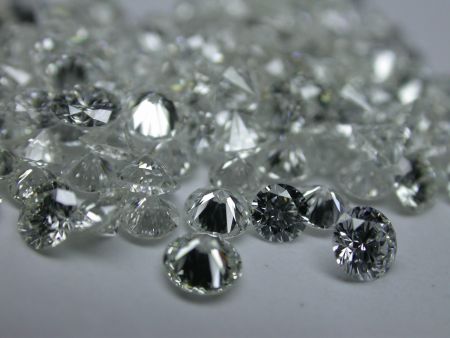 Διαμάντια στα ανδρικά Louboutin