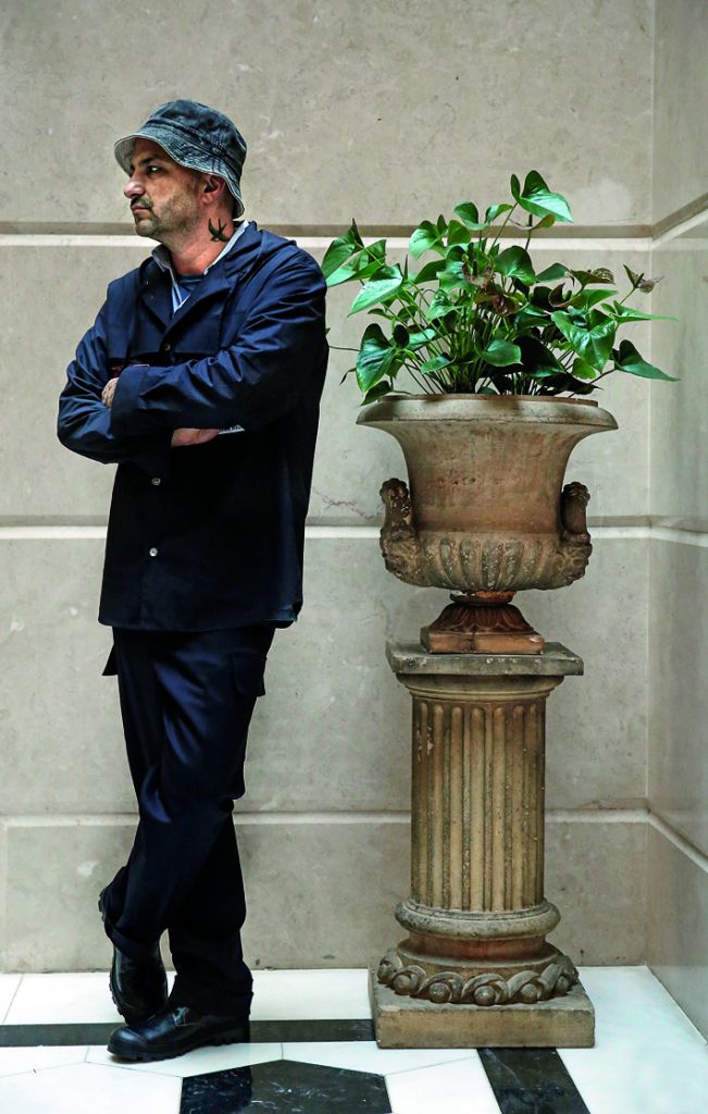 Θέμης Ταταρής, «Ο υπερκαταναλωτισμός την εποχή της COVID-19 έχει απενοχοποιηθεί»