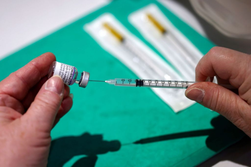 Μαγιορκίνης – Απίθανο η τρίτη δόση να μην πιάνει την παραλλαγή Όμικρον