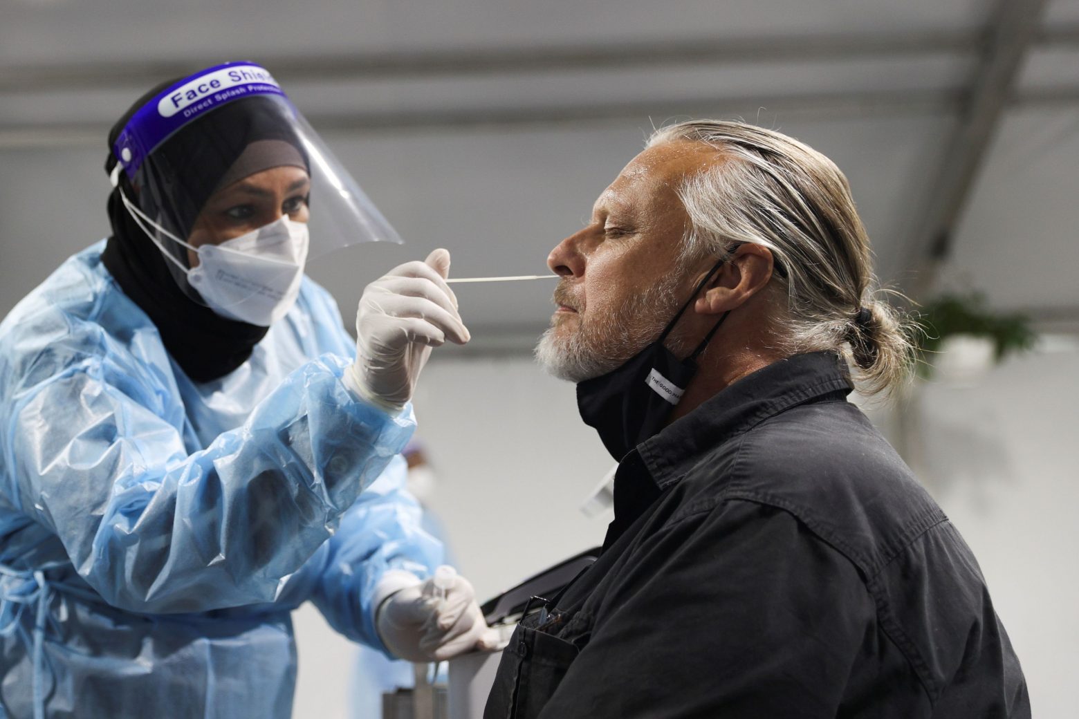 Παραλλαγή Όμικρον – Φαίνεται να είναι «πολύ μεταδοτική» υποστηρίζει η επικεφαλής επιστήμονας του ΠΟΥ