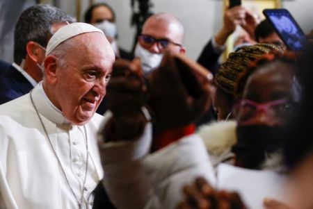 Πάπας Φραγκίσκος – Προσευχήθηκε με μετανάστες – Ολοκληρώθηκε η επίσκεψη στην Κύπρο