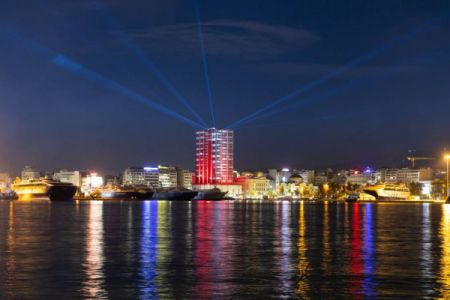 Χριστούγεννα στον Πειραιά – Εντυπωσιακές φωταγωγήσεις και εορταστικές εκδηλώσεις