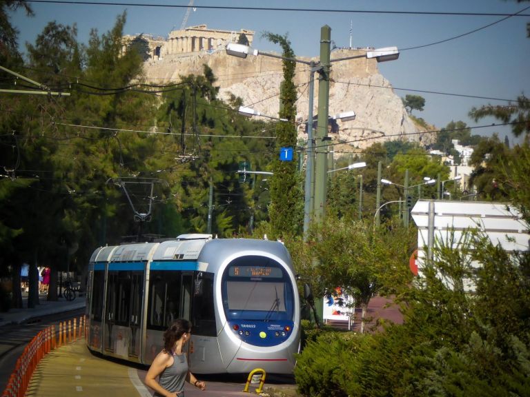 Τραμ – Ξεκινούν τα δρομολόγια προς Πειραιά | tovima.gr