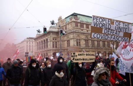 Αυστρία – Δεκάδες χιλιάδες διαδηλωτές κατά των περιοριστικών μέτρων