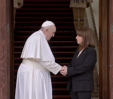 Πάπας Φραγκίσκος – Η υποδοχή του από την Κατερίνα Σακελλαροπούλου | tovima.gr