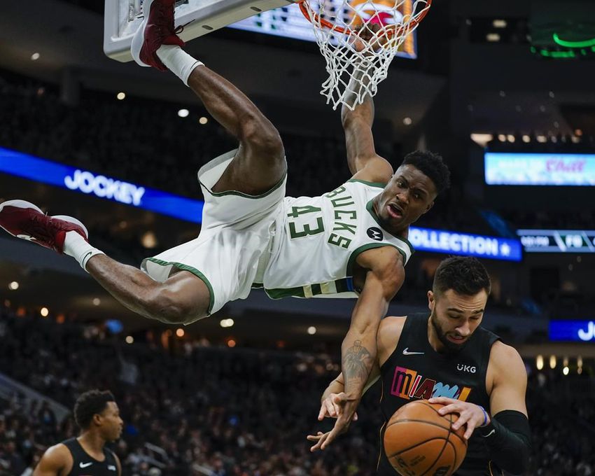 NBA – Το κάρφωμα του Θανάση Αντετοκούνμπο στο Νο 2 του Τop 10