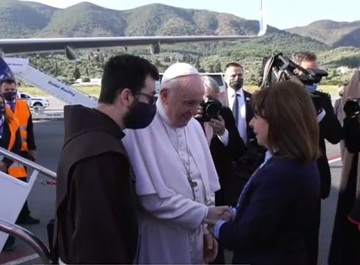 Πάπας Φραγκίσκος – Έφτασε στη Λέσβο – Live όλες οι εξελίξεις | tovima.gr