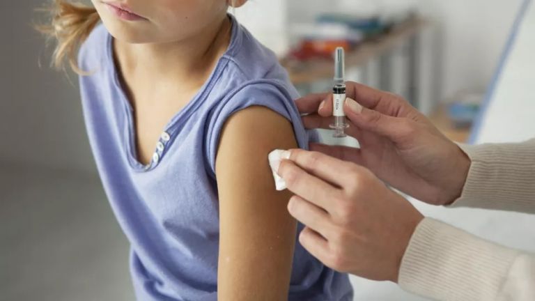 Οικονόμου – Αρχές του έτους ανοίγει η πλατφόρμα για εμβολιασμό παιδιών 5-11 ετών | tovima.gr