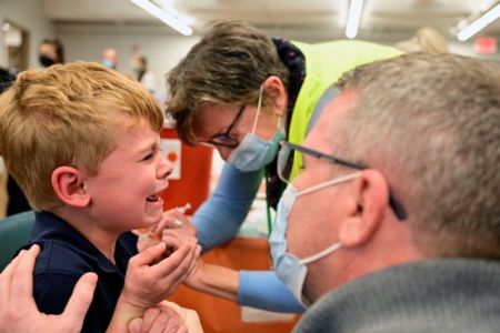 Μόσιαλος – «Αν είχα ένα παιδί έξι ετών θα το εμβολίαζα χωρίς δεύτερη σκέψη»