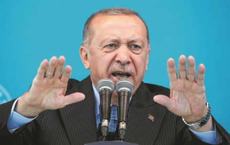 Ερντογάν – Πιέζεται μέσα, θέλει να κλείσει μέτωπα έξω