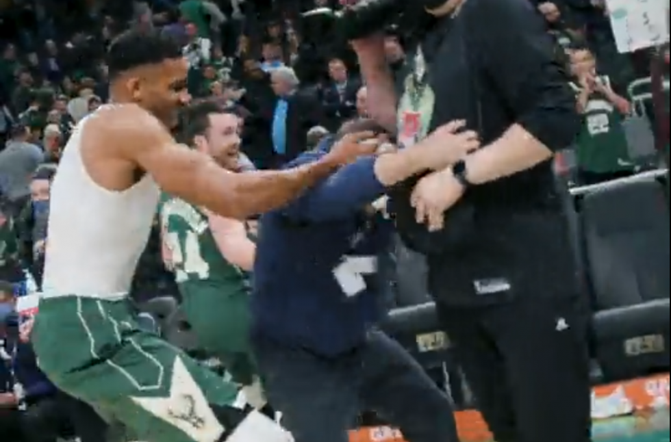 Ο Γιάννης, η τούρτα και το… θύμα