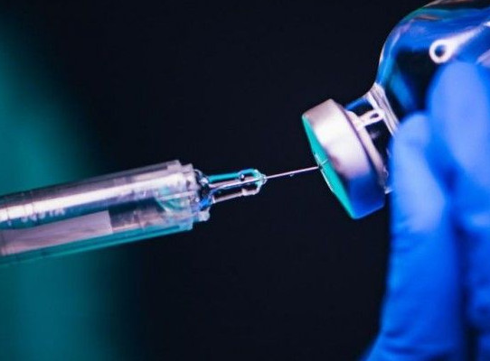 Πολωνία – Υποχρεωτικός εμβολιασμός για γιατρούς, δασκάλους και σώματα ασφαλείας | tovima.gr