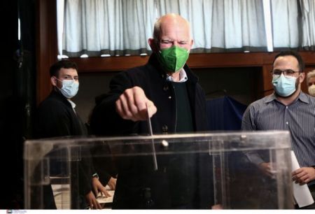 Εκλογές ΚΙΝΑΛ – Πού το πάει ο Παπανδρέου; Αναδίπλωση για τα περί νοθείας μετά τις αντιδράσεις