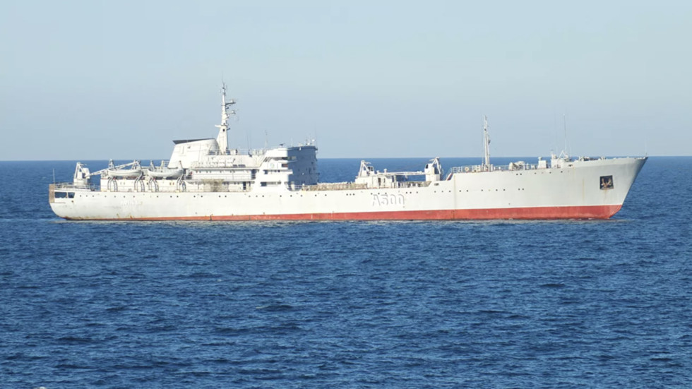 Στενό του Κερτς – Αλλαξε πορεία το ουκρανικό πλοίο