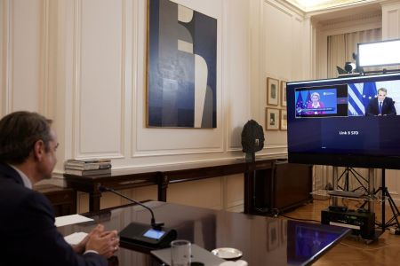 Μητσοτάκης στη Σύνοδο για τη Δημοκρατία – Απειλή ο αυταρχισμός και ο λαϊκισμός