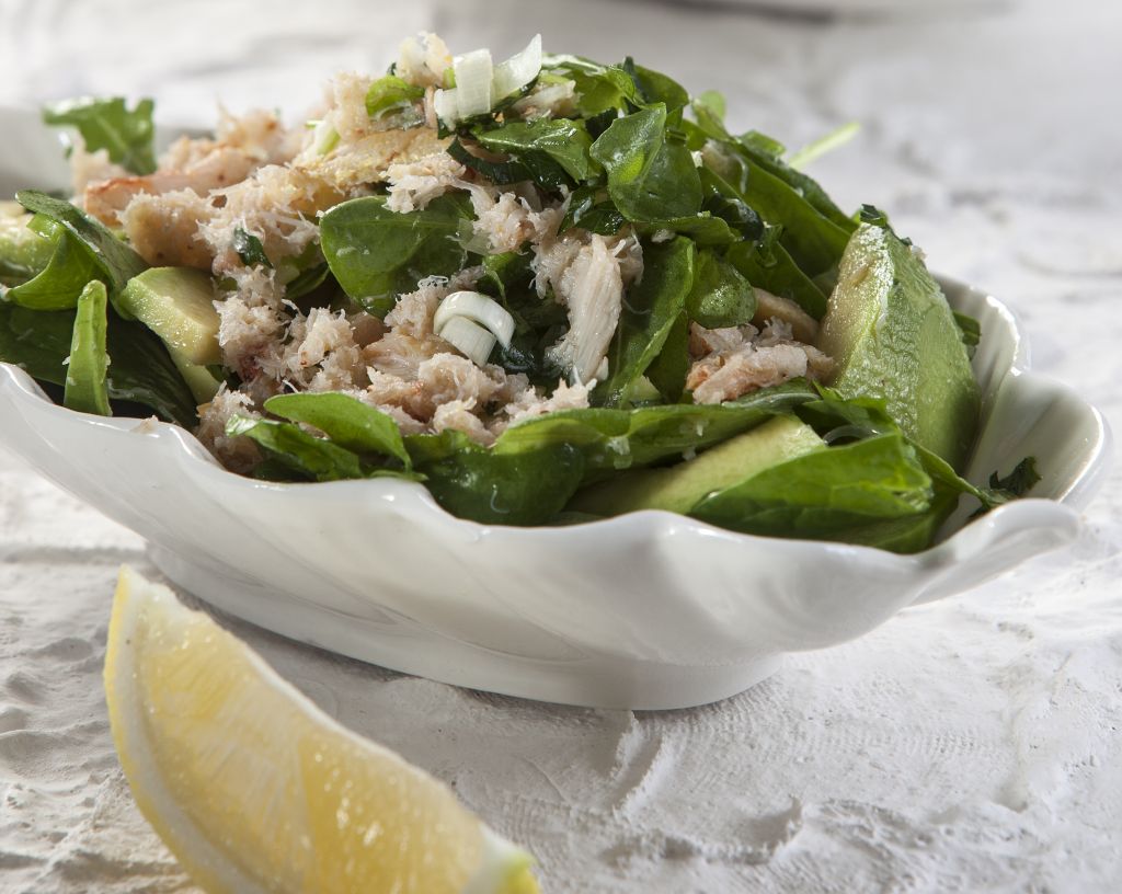 Καβουροσαλάτα με ρόκα και σπανάκι