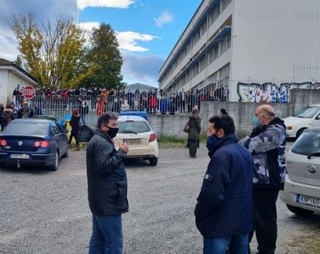 Anti-vaxxer ‘Guardians of the Constitution’ handcuff school principal, abduct him, take him to police