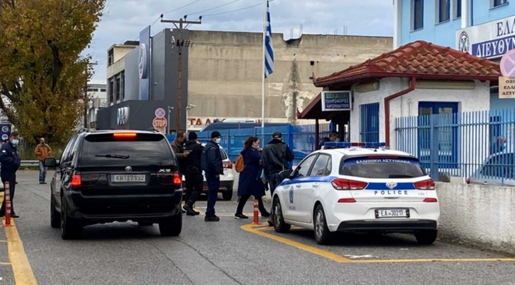 Πιερία – Αρνητές έβαλαν χειροπέδες σε διευθυντή Γυμνασίου